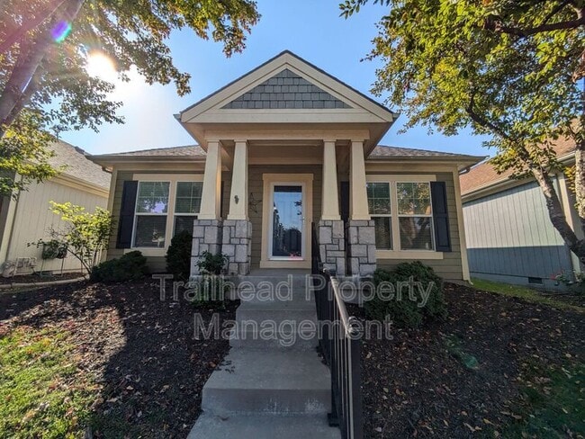 Building Photo - 609 E 29th Ave
