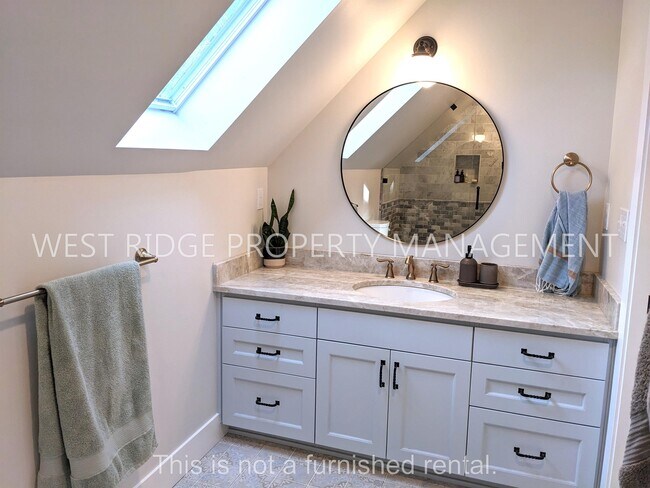 Building Photo - 34 NE Ivy St