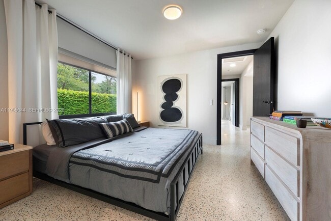 Building Photo - 311 NE 117th St