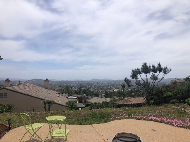 Building Photo - Gorgeous Escondido Home With Amazing View