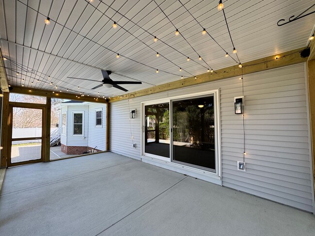 Building Photo - Great Neck Pool Home! First-Time Rental Available NOW! Pet Friendly - Corner Lot - Top Schools!