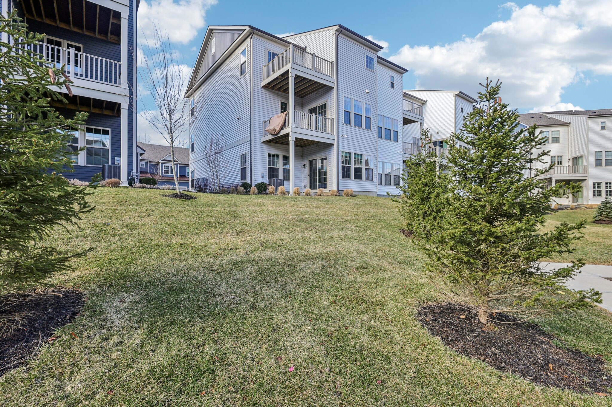 Building Photo - 21 Dahlia Dr