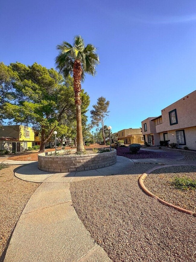 Building Photo - 423 Las Casitas Way