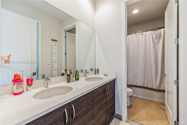 Building Photo - 4761 Sophia Dr