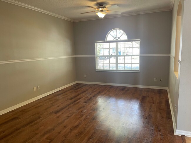 Building Photo - RIVERVIEW POOL HOME FOR RENT