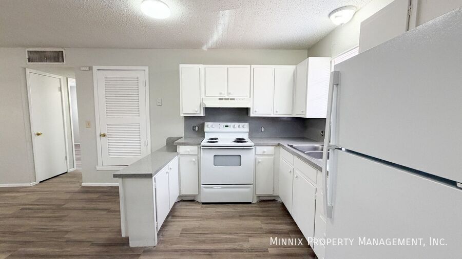 Building Photo - 2219 W 19th