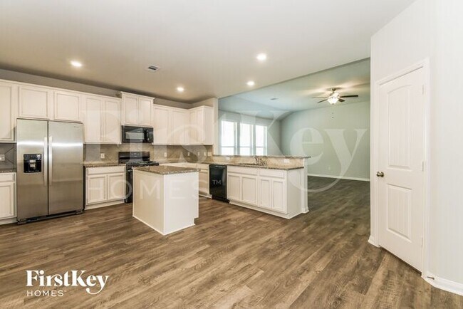 Building Photo - 131 Lk Wy Cir