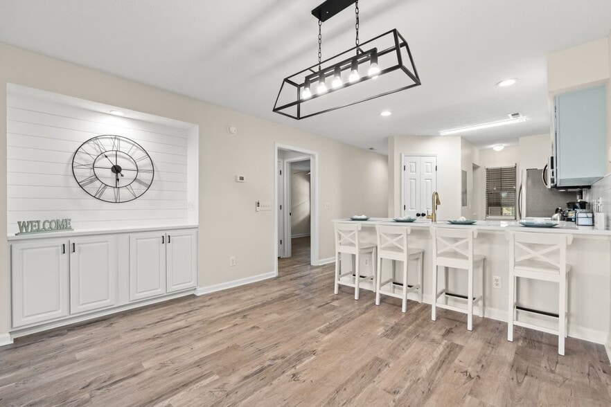 Building Photo - 412 Pinehurst Ln