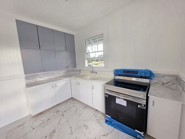 Building Photo - 418A Kukuau St