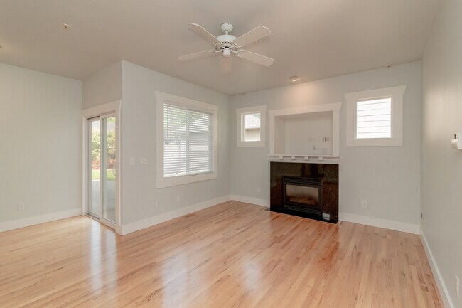 Building Photo - 2073 Palisade Blvd