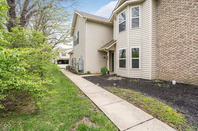 Building Photo - 474 Villa Ct