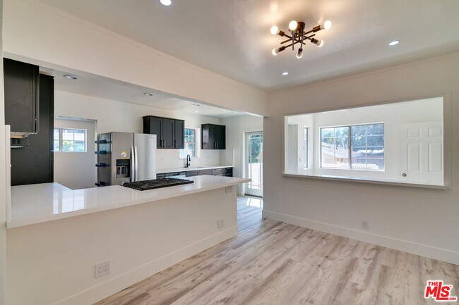 Building Photo - 8037 Campion Dr
