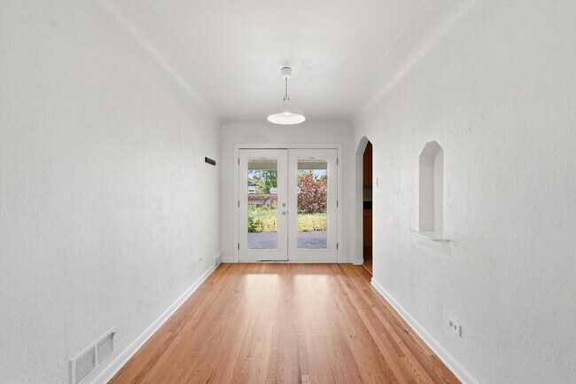 Building Photo - $2,145.95 with $600 off the first month's rent, 2 Beds - 1 Bath, Single Family Home in Denver wit...