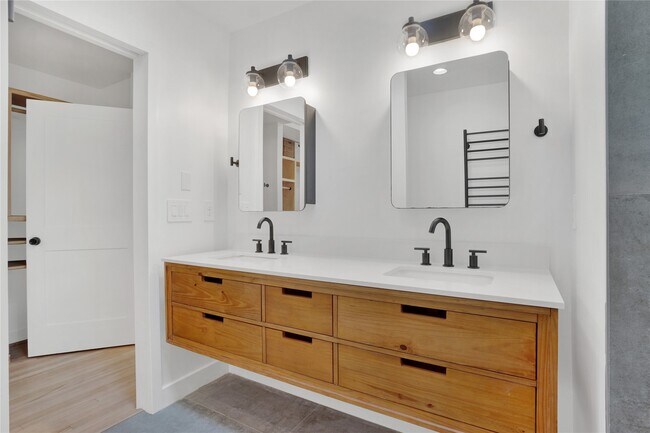 Building Photo - 5226 Kinglet St