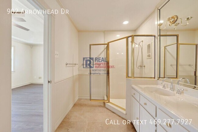 Building Photo - 902 Arrowhead Dr