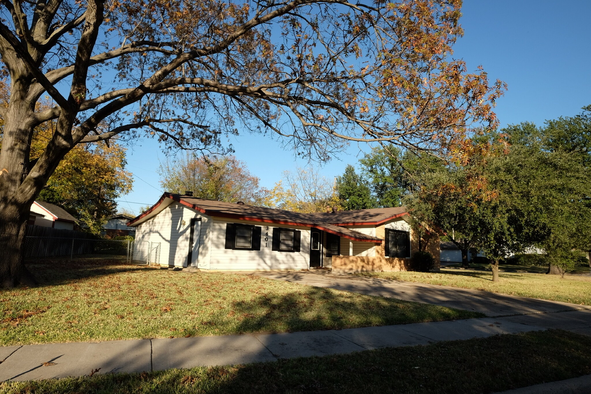 Building Photo - 3401 Princeton Dr