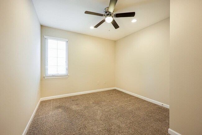 Building Photo - Church Street Village Home For Rent