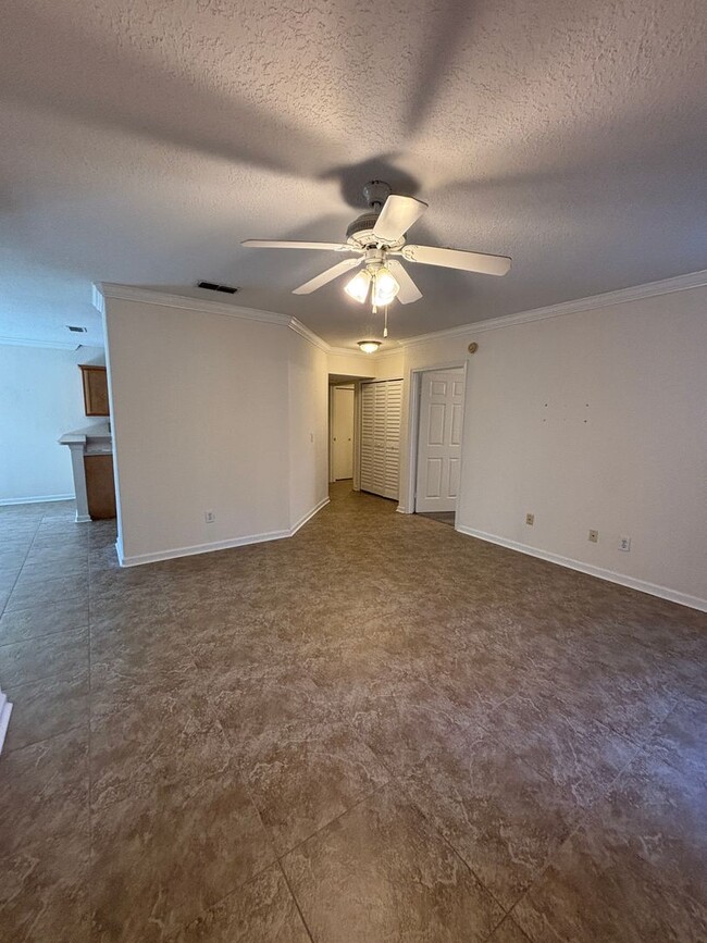 Building Photo - **Your Dream Condo Awaits at The Palms at ...