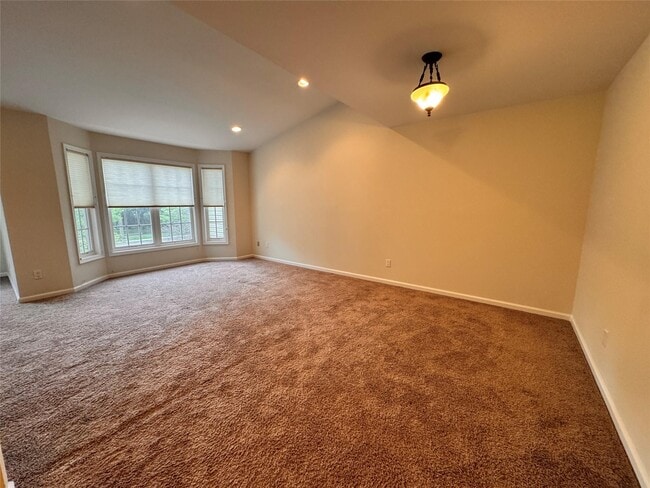Building Photo - 854 Verona Dr