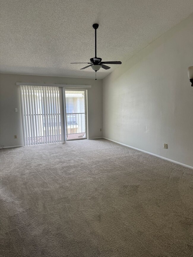 Building Photo - Newly Remodeled 2/2 in Pine Shadows Condom...