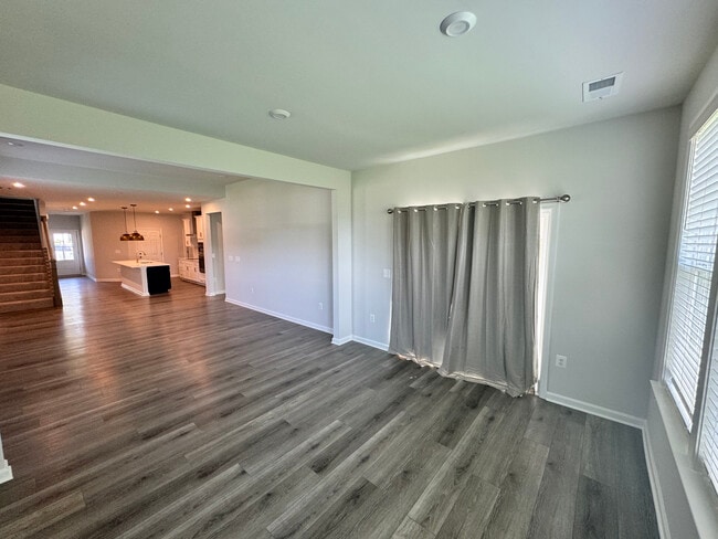 Building Photo - 701 Englewood Farms Dr