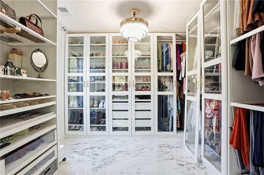 Building Photo - 341 Emporia Loop