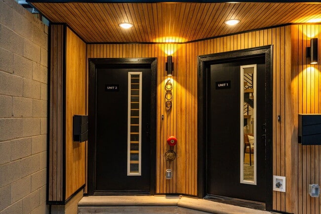 Building Photo - 609 S Orianna St