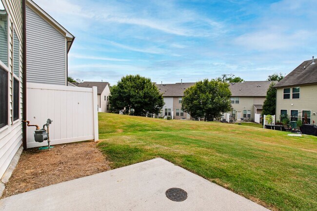 Building Photo - 4490 Middletown Dr