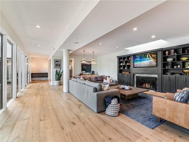 Building Photo - 3002 Hillview Rd