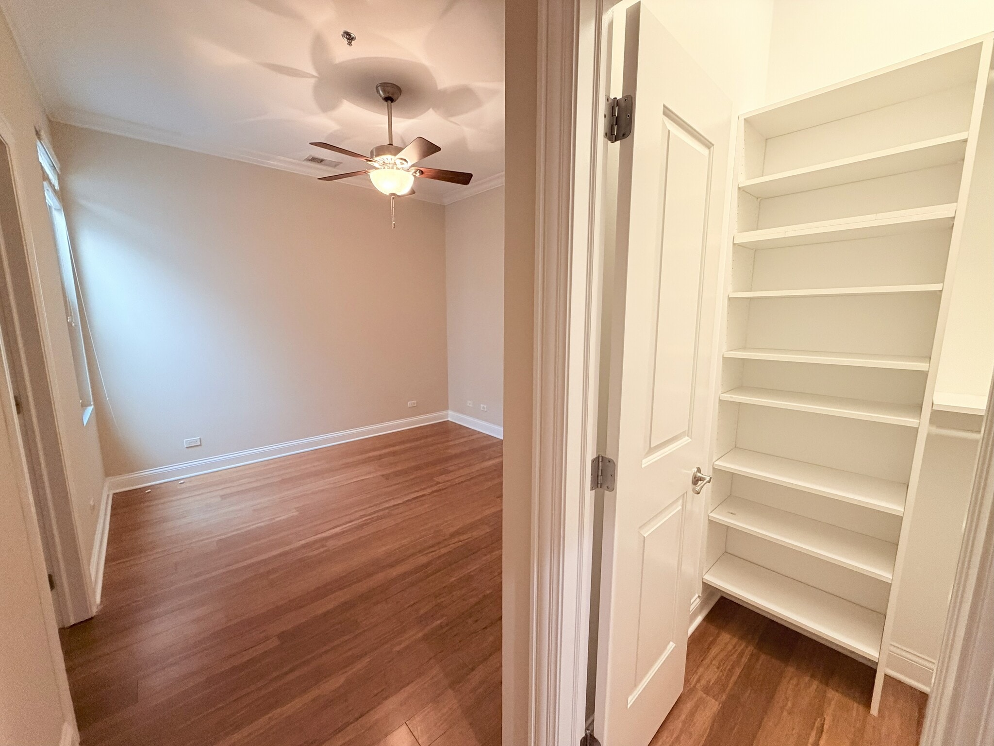 Building Photo - 1002 W Van Buren St