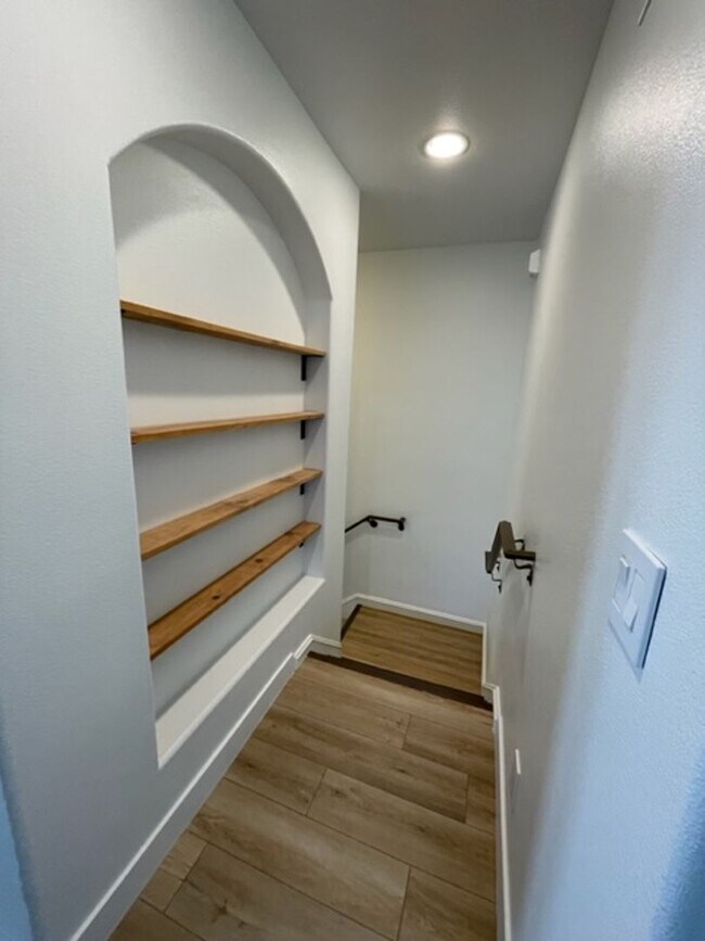 Building Photo - Rent Special - 2 weeks free rent!! 3 bedro...