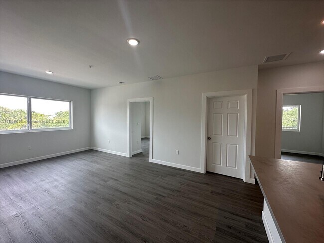 Building Photo - 2311 NW 22nd Ave