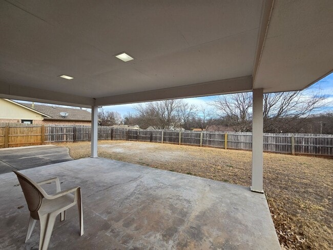 Building Photo - 3 Bedroom 2 Bath home in Shawnee!