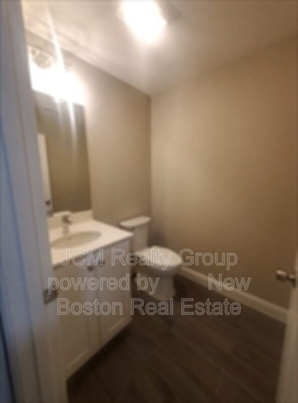 Building Photo - 67 Shepard St