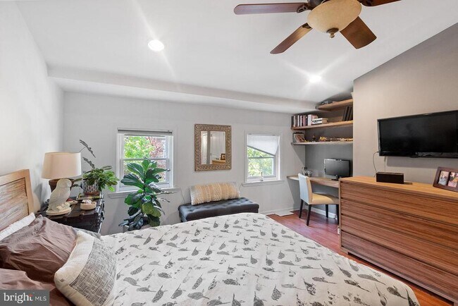 Building Photo - 213 Montrose St