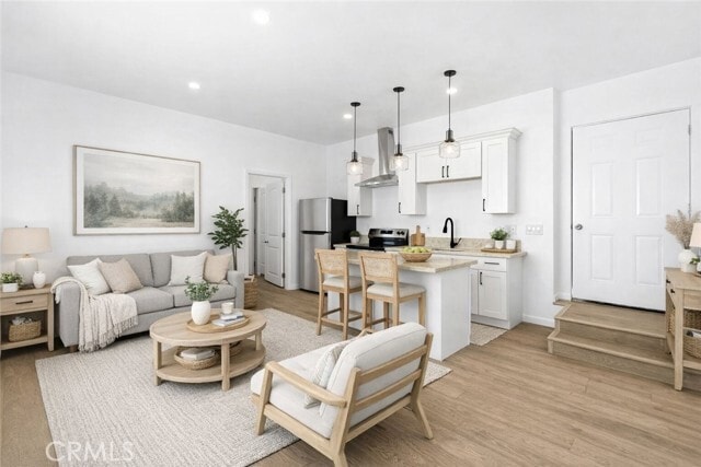 Building Photo - 1375 N Mentor Ave