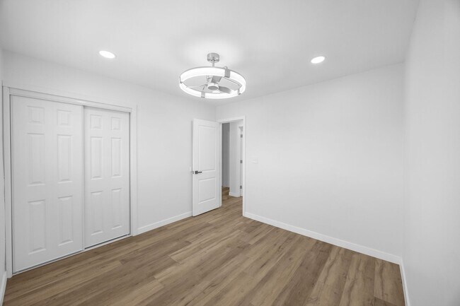 Building Photo - 1431 Alamitos Ave