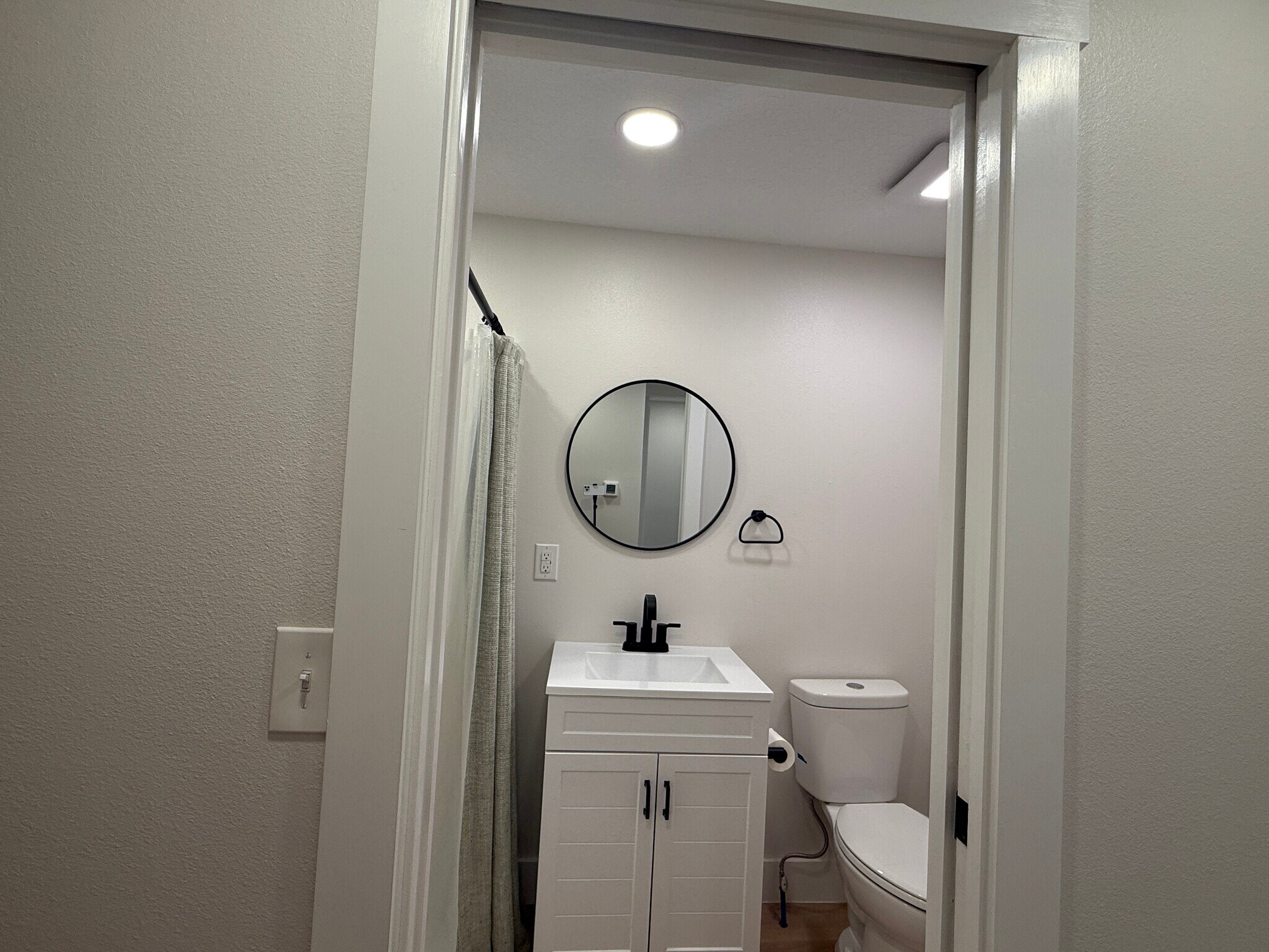 Hall bathroom - 819 Franklin Ave