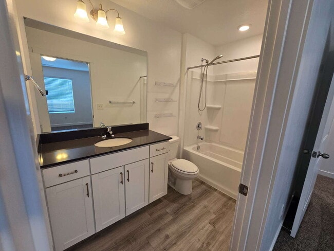 Building Photo - Adorable 4 bedroom Townhome for Rent in No...