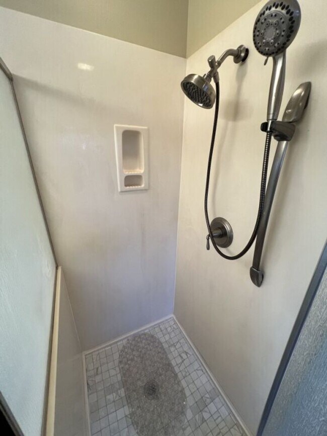 Building Photo - Beautifully Furnished 4-Bedroom Home in Za...