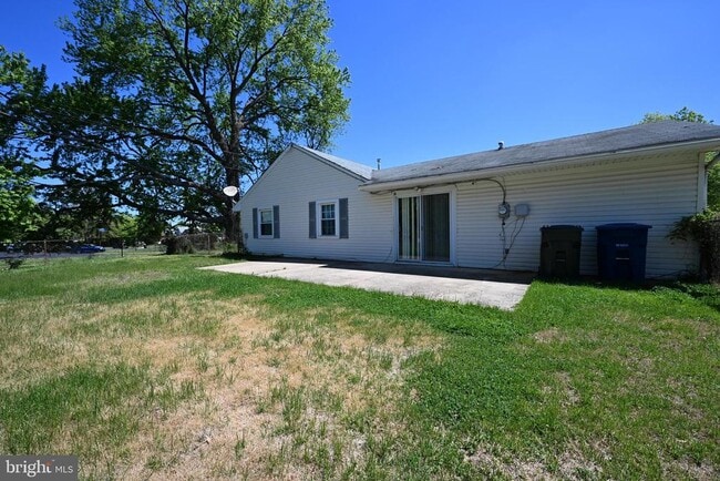 Building Photo - 1 Pinetree Ln