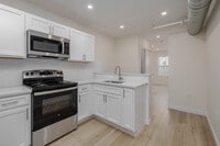 Building Photo - 584 Main St