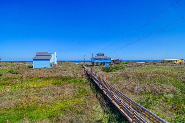 Building Photo - 9 La Playa