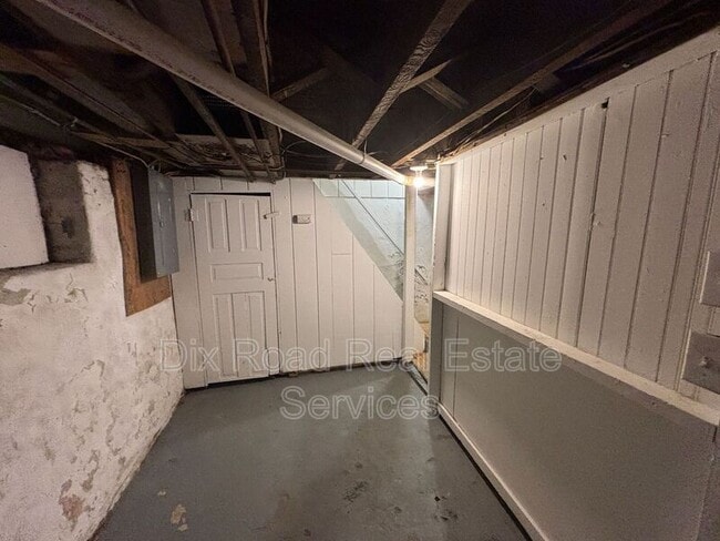 Building Photo - 722 East Ave