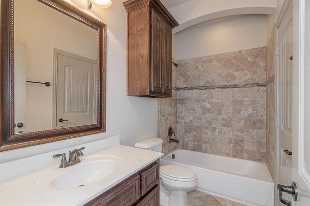 Building Photo - 917 Lake Meadow Ln