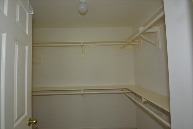 Building Photo - Amesbury Lane, Sugar Land, TX 77478 - 4 BR 2.5 BA single-family home