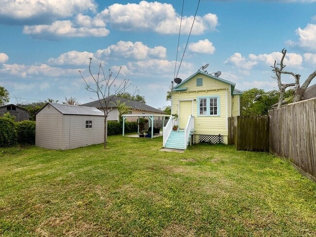 Building Photo - 4124 Avenue M 1/2