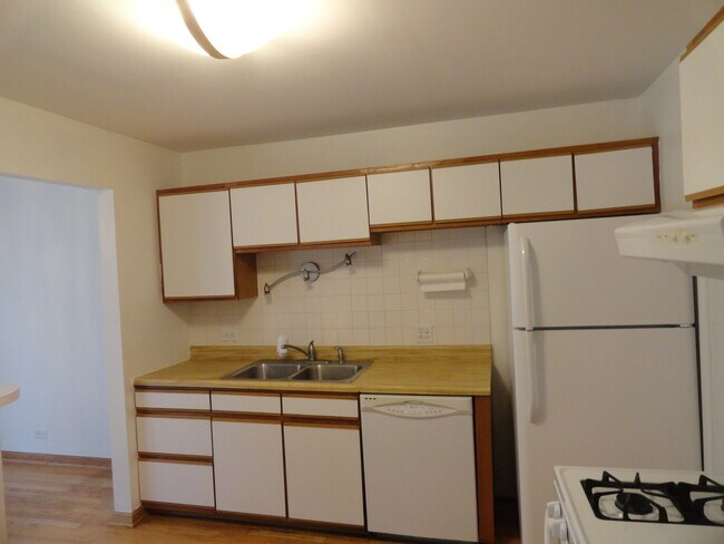 Building Photo - 686 Scanlon Dr