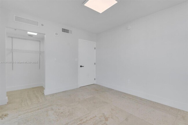 Building Photo - 31 SE 5th St