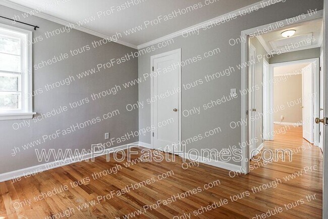 Building Photo - 616 SW Moss St